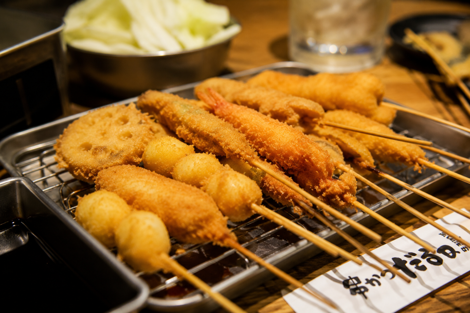 신세카이에서 맛볼 수 있는 대표 음식 쿠시카츠